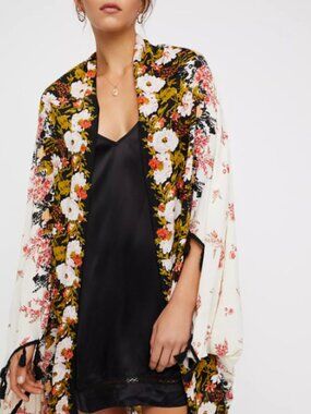 Free People Bali Wrapped In Blooms Shawl Cocoon Topper Floral Tassel Womens OS